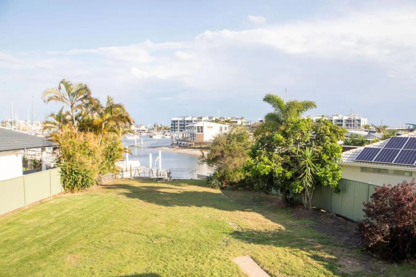Marina Views - Waterfront And Sleeps 8 People Villa Buddina Feriehus