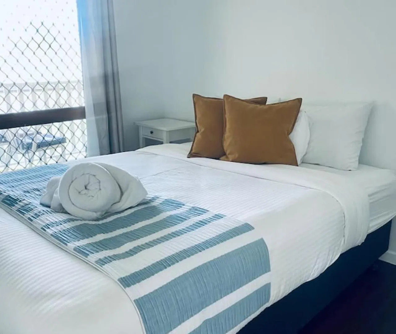 Marina Views - Waterfront And Sleeps 8 People Villa Buddina Feriehus