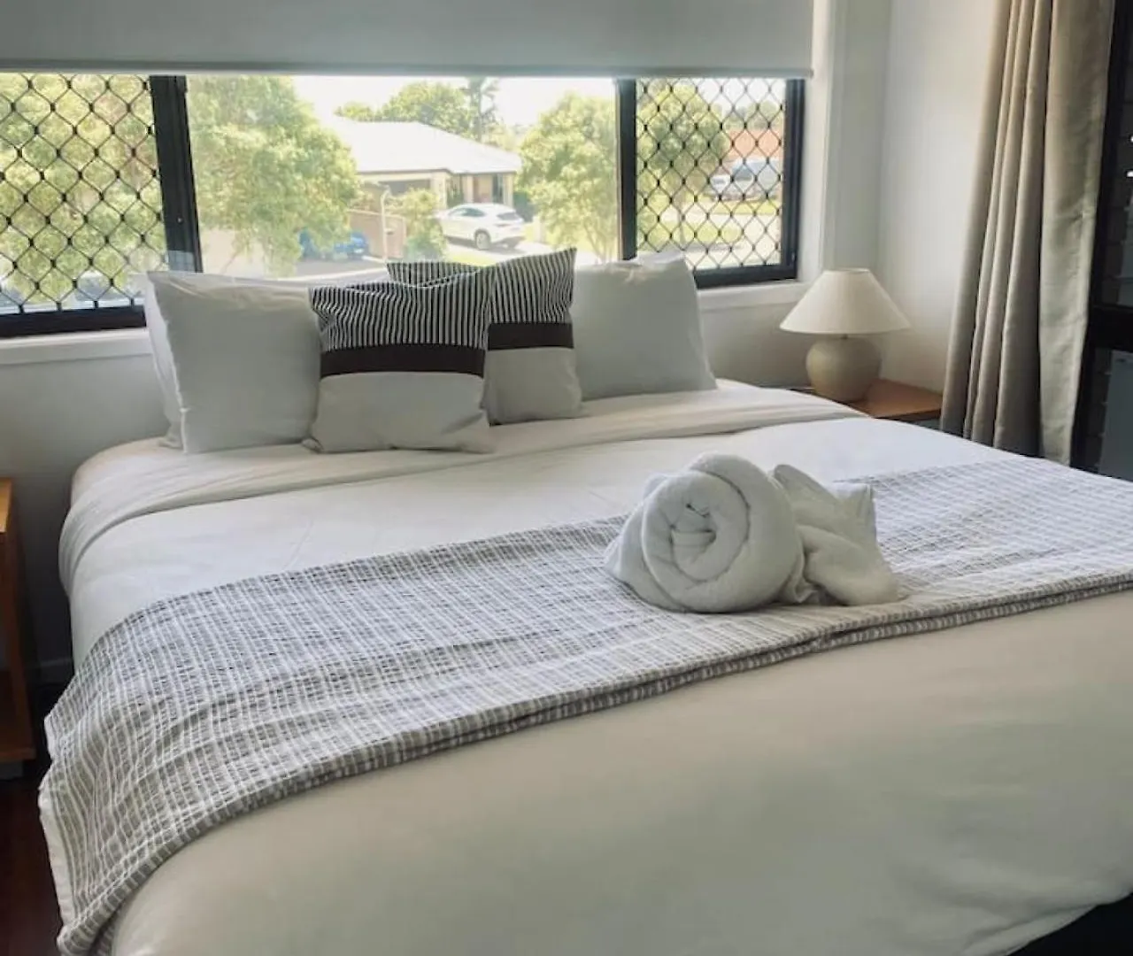 Marina Views - Waterfront And Sleeps 8 People Villa Buddina